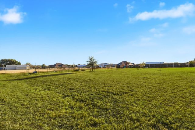 105 Sanders Drive, Waxahachie, TX 75165