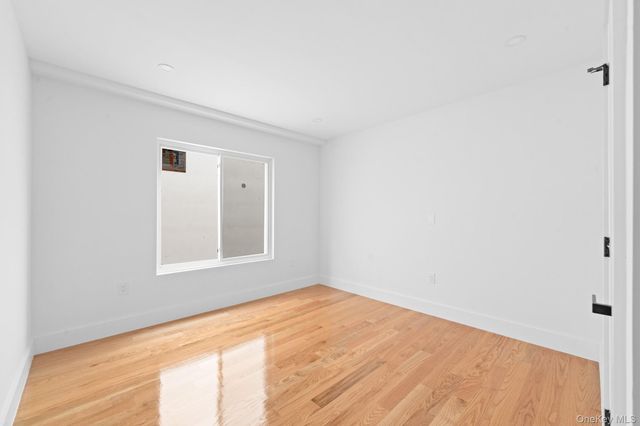 2215 Seymour Avenue, Bronx, NY 10469