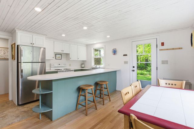 21 Town Hall Road, Truro, MA 02666
