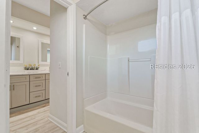 21 S Forest Beach Dr Apt 223, Hilton Head Island, SC 29928