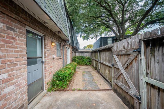 9015 Gaylord Street 57, Hedwig Village, TX 77024