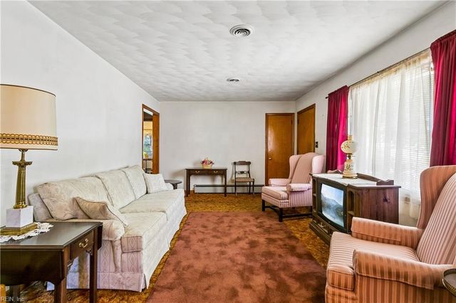 108 Hermitage RD, Newport News, VA 23606