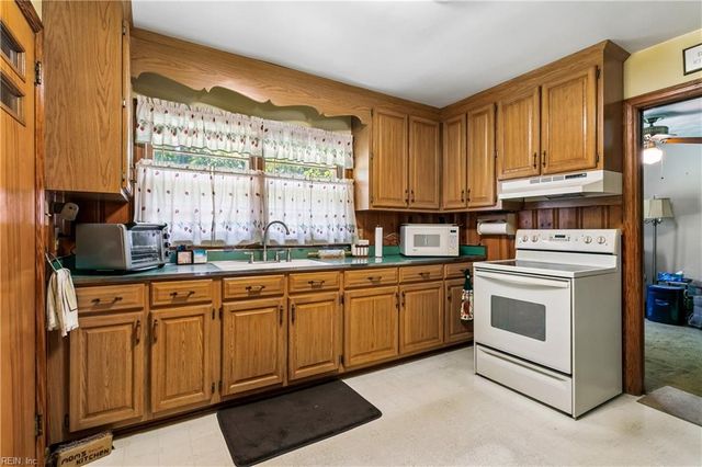 108 Hermitage RD, Newport News, VA 23606