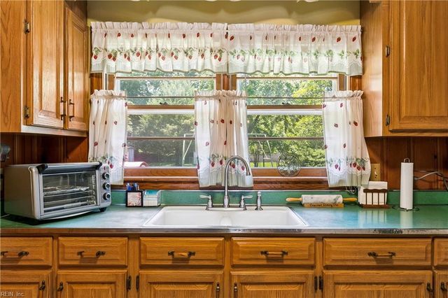 108 Hermitage RD, Newport News, VA 23606