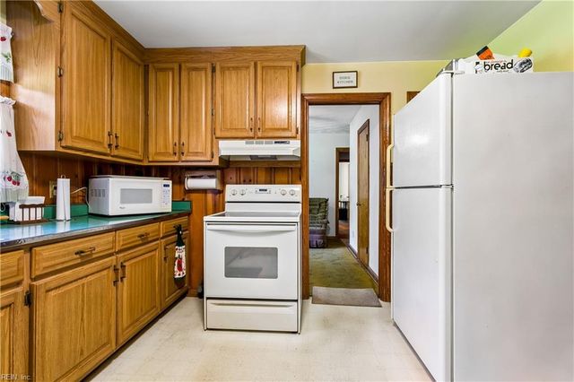 108 Hermitage RD, Newport News, VA 23606