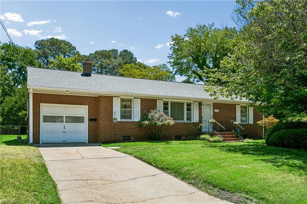 108 Hermitage RD, Newport News, VA 23606
