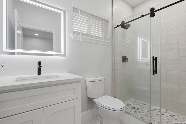 1635 E Chavaneaux, San Antonio, TX 78214