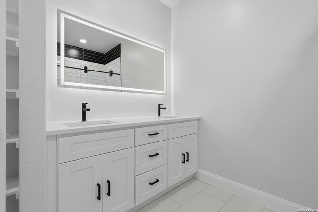 1635 E Chavaneaux, San Antonio, TX 78214