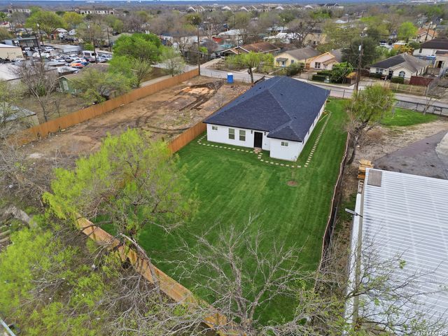 1635 E Chavaneaux, San Antonio, TX 78214