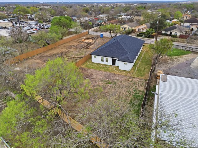 1635 E Chavaneaux, San Antonio, TX 78214