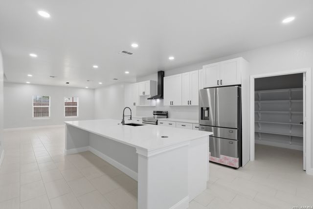 1635 E Chavaneaux, San Antonio, TX 78214