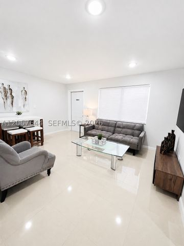 1723 Wiley St N, Hollywood, FL 33020
