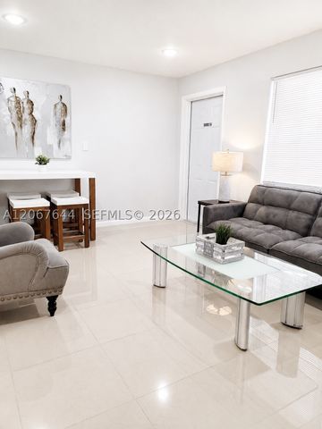 1723 Wiley St N, Hollywood, FL 33020