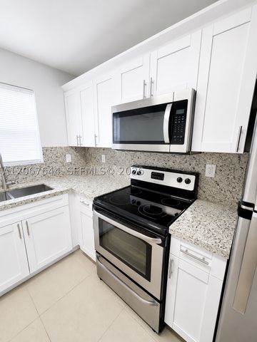 1723 Wiley St N, Hollywood, FL 33020