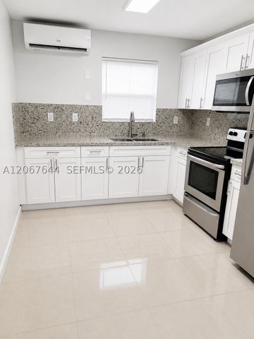 1723 Wiley St N, Hollywood, FL 33020