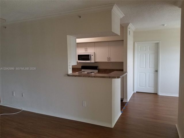 11600 SW 2nd Street 18207, Pembroke Pines, FL 33025