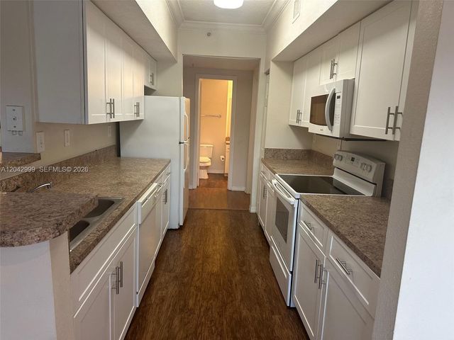 11600 SW 2nd Street 18207, Pembroke Pines, FL 33025