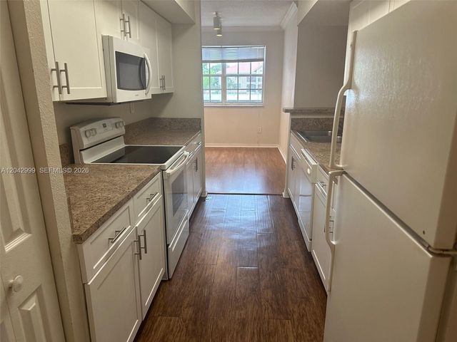 11600 SW 2nd Street 18207, Pembroke Pines, FL 33025