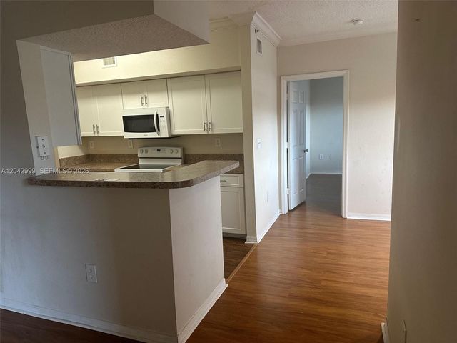 11600 SW 2nd Street 18207, Pembroke Pines, FL 33025