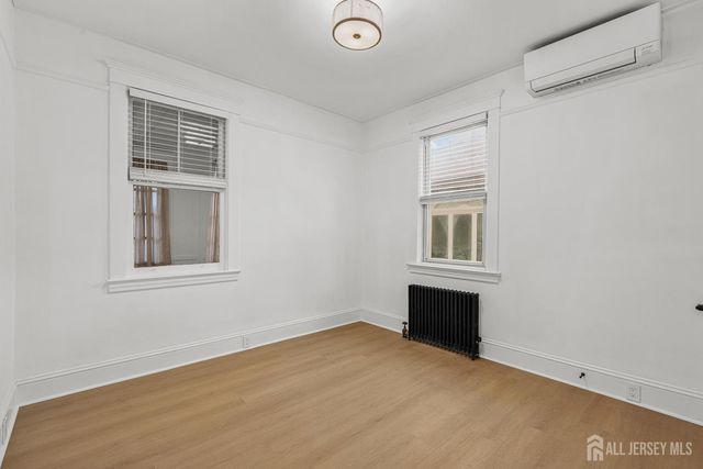 309 S 2nd Avenue S, Highland Park, NJ 08904