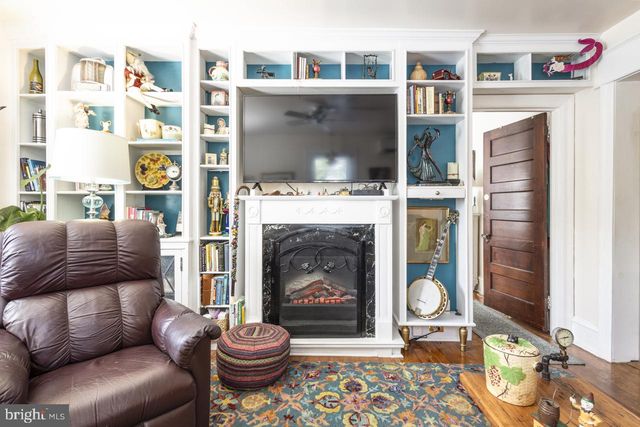 221 S EASTON RD, Glenside, PA 19038