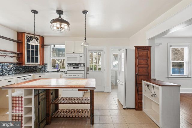 221 S EASTON RD, Glenside, PA 19038