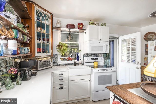 221 S EASTON RD, Glenside, PA 19038