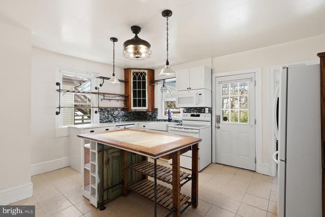 221 S EASTON RD, Glenside, PA 19038