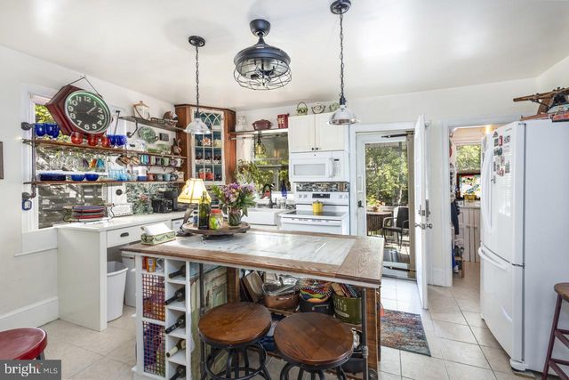 221 S EASTON RD, Glenside, PA 19038