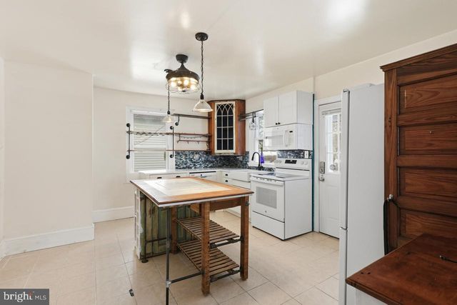 221 S EASTON RD, Glenside, PA 19038