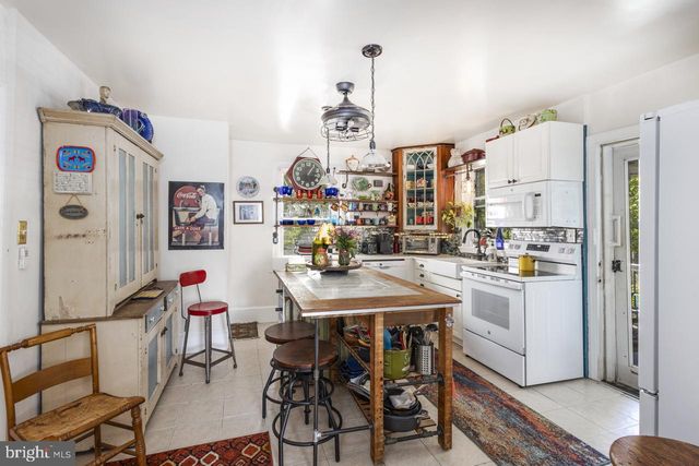 221 S EASTON RD, Glenside, PA 19038