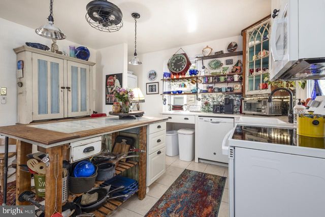 221 S EASTON RD, Glenside, PA 19038