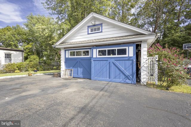 221 S EASTON RD, Glenside, PA 19038