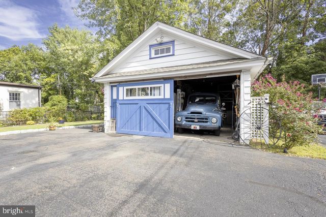 221 S EASTON RD, Glenside, PA 19038