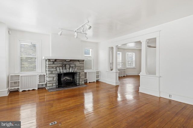 221 S EASTON RD, Glenside, PA 19038