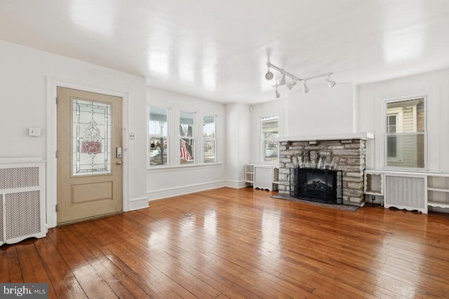 221 S EASTON RD, Glenside, PA 19038