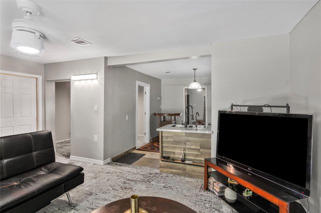 8617 Woodruff Street, Houston, TX 77012