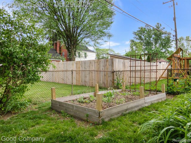 525 Helene Avenue, Royal Oak, MI 48067