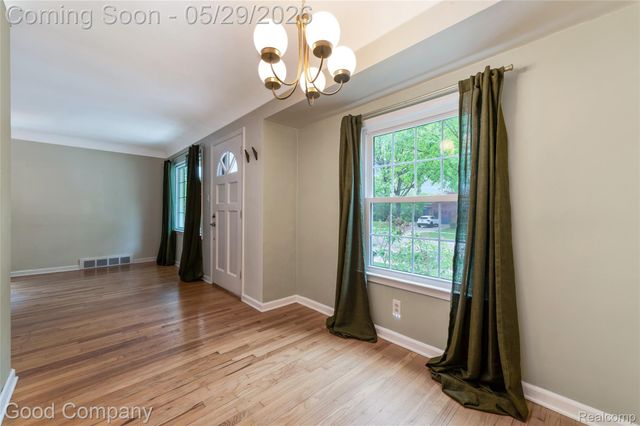 525 Helene Avenue, Royal Oak, MI 48067