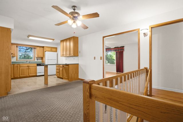 852 Knollwood Drive, Columbus, IN 47203