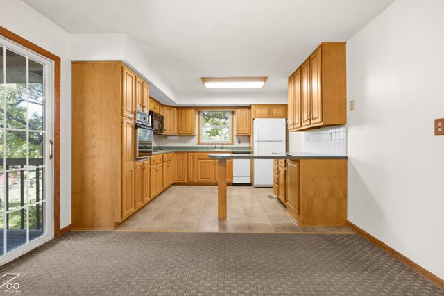 852 Knollwood Drive, Columbus, IN 47203