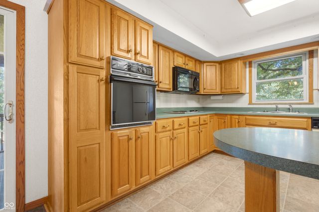 852 Knollwood Drive, Columbus, IN 47203