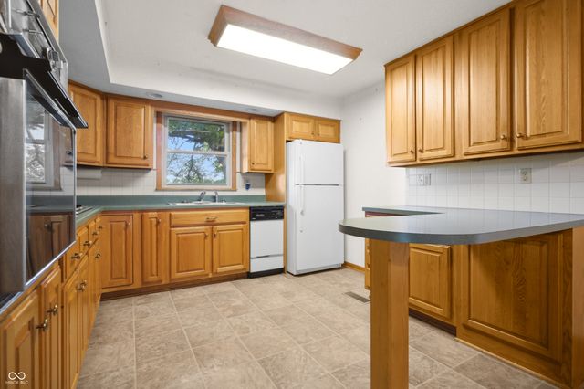 852 Knollwood Drive, Columbus, IN 47203