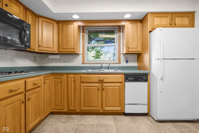 852 Knollwood Drive, Columbus, IN 47203