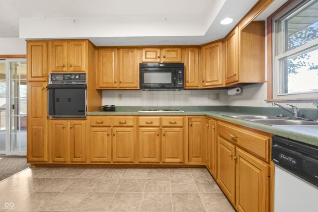 852 Knollwood Drive, Columbus, IN 47203