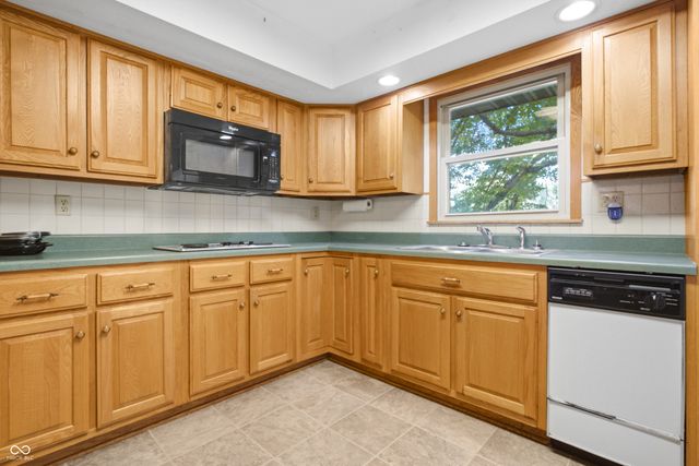 852 Knollwood Drive, Columbus, IN 47203