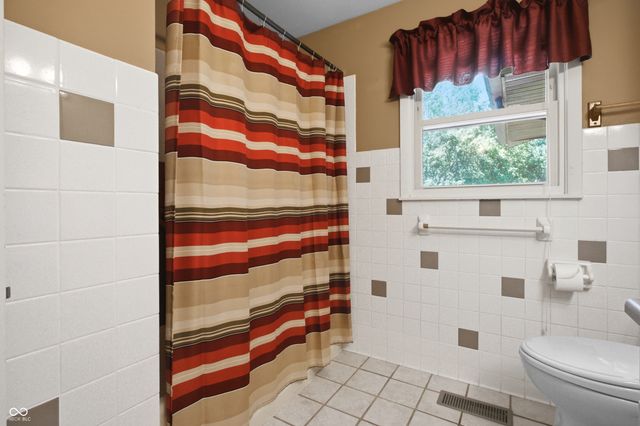 852 Knollwood Drive, Columbus, IN 47203