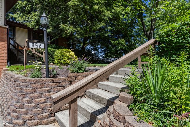 852 Knollwood Drive, Columbus, IN 47203