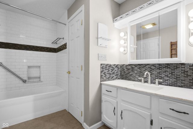 852 Knollwood Drive, Columbus, IN 47203