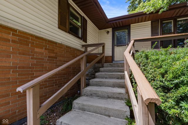 852 Knollwood Drive, Columbus, IN 47203